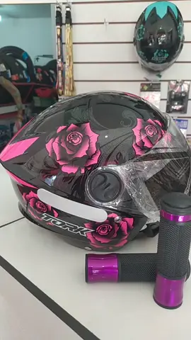 Capacete flowers tork. Perfeitos para andar na cidade. Manoplas coloridas combinando com sua moto! Temos!!!