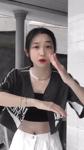 Ai giúp em nhìn một hướng với ạ ☹️😞 (Dc: @dnm1025 & @linhdan0614) #onhavanvui #esm #TikTokDieuKy #tiktokdance #foryou