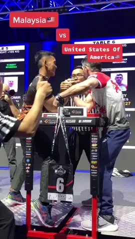 World arm wrestling championship 2018 poland . semi final . game ni saya menang kerana pihak lawan telah melakukan 2foul. #armwresling #arm #malaysia