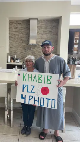 A 66 year old fan waited outside in the 105 degree heat 🥺 #UFC #khabibnurmagomedov #danawhite #ufcfan