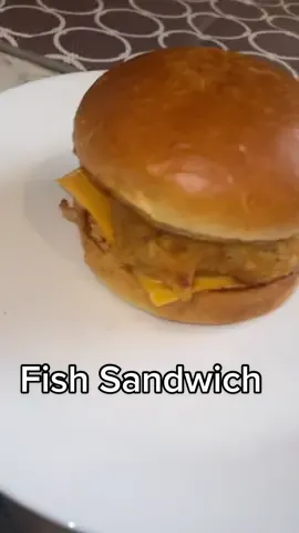 Fish sandwich #tiktokpartner #goodeatswithtati #LearnOnTikTok #fyp #fishsandwich