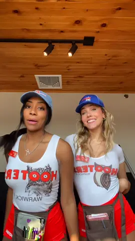 @kataalinagomez #hootersofwarwick #hooters