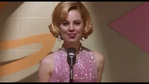 #mullhollanddrive #moviescenes #90s #vintage #crime #mystery #thriller #lindascott #singing #ivetoldeverylittlestar #1960s