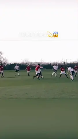 #pogba #pogboom #skills #football #pourtoi #manchesterunited young Pogba ✨💫🤩🤯