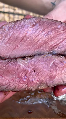 ⚠️AND NO! It's NOT RAW and there is NO BLOOD! 🤡😅 #steak #mediumrare #dryaged #beef #meat #fleisch #viral #fyp #foryou #hungry #knife #yum #eat
