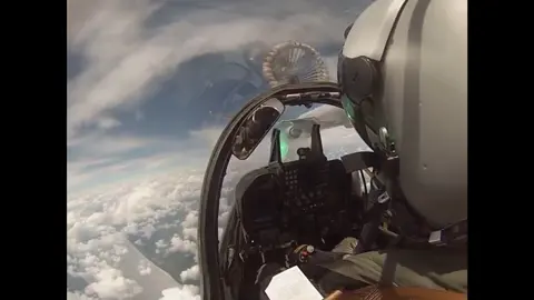 aca está el JUPITER 🇨🇴 Tanquero de la fuerza aérea colombiana 💪