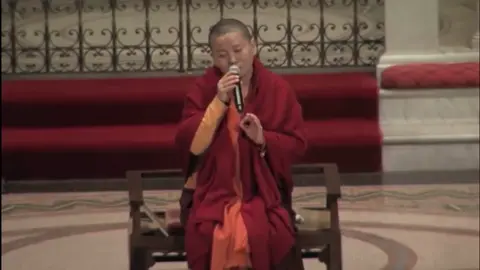 Ani Choying Dolma là một nữ tu Phật giáo Tây Tạng người Nepal, Bà được UNICEF bổ nhiệm làm Đại sứ thiện chí quốc gia đầu tiên tại Nepal! #Chú #Đại #Bi