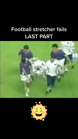 #footballfails #stretcherfails #funny 😂😂