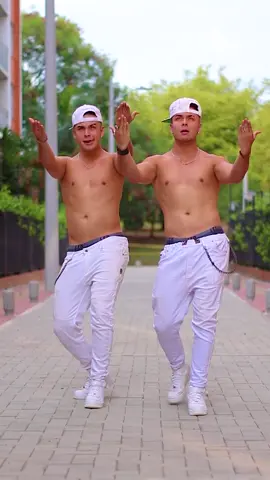 Lo mejor el Final 🇨🇴🤣 800K Gracias Mi Gente ❤ IG @brothers_twinz ✅ #Cumbia #salsachoke #fyp #parati #colombia #TalentoTikTok #twins #twinz #cali