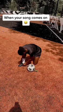 When your song comes on 😂😆 #fypシ #footballtiktok #tiktokfootball #goodvibes #Soccer