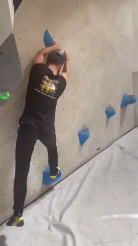 Rollin.tom/IG making it look easy! #rockclimbing #bouldering #climbing