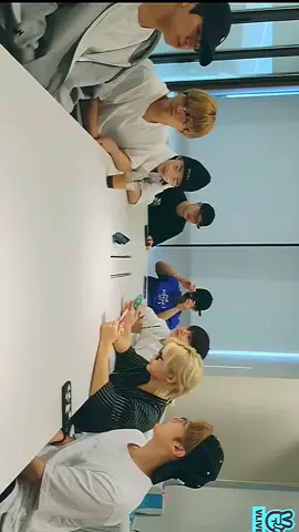 LIVE OT8 😭😭😭 #스트레이키즈 #straykids
