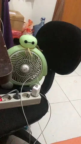 Pov km lagi main hp+kipasan di kosan tp mulai ngerasa mual2 masuk angin sampe mo muntah karna tolak anginnya abis, alias belom nyetok #tolakangin