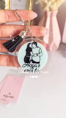 Empaquetando un pedido de dos 😍 llaveros personalizados 🌸 IG: nekogi.store #empaquetando #empaquetandopedidos #regalosbonitos #ideaspararegalos