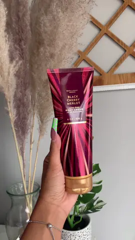 This is the best body scrub ever for exfoliating after your #brazilianwax 😍😩 #showertok #morningroutine #morningaesthetic #errands #beforeworkvibes