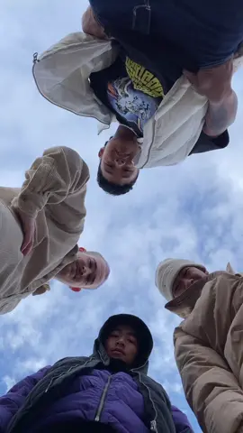 Fresh wear for the fresh air ❄️ @hallensteinbrothers #winterishere #ad