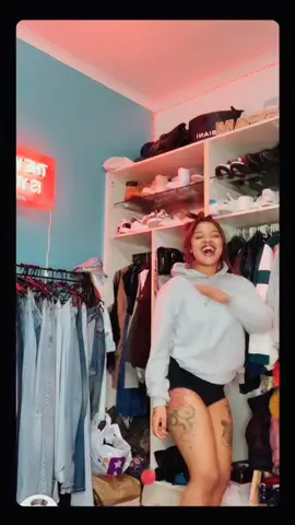 Hands on my kneeees #majesticmey