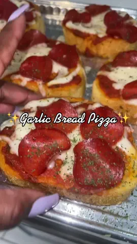 Yummy #LearnOnTikTok #goodeatswithtati #tiktokpartner #fyp #garlicbreadpizza