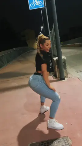 I hope when I get back to uk it’s going to be hot still 😩💃🏽