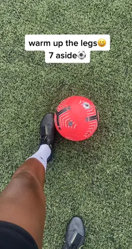 gotta get the legs warm😆 #footballtiktok #tiktokfootball #warmup #dave #wanbissaka #martial