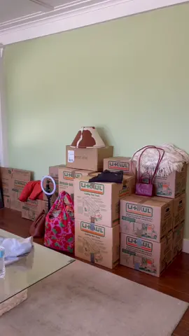 Scenes from a Sunday of packing & laundry #ClearGenius #DontQuitYourDaydream we move in 4 days!!