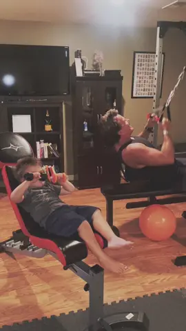 Family workouts 😃 #fitfam #swolemates #parents #toddler #toddlertok #momanddad #momlife #MomsofTikTok