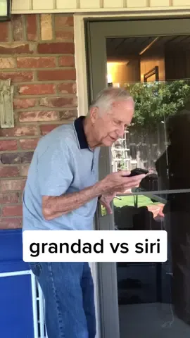 grandad vs siri 😂😂 #siri #applesiri #oldpeopleontiktok #grandparentsoftiktok #QuickBooksVictoryPose #fyp #apple