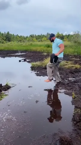 dude entered a whole new world 😳😂  ( 🎥 via @the3dumbbells) #fail #unexpected #puddles #viral