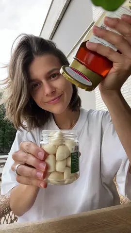 Garlic + honey !                                                  #eating #eatingsounds #food #foodsounds #eatingasmr #eat #garlic #viral