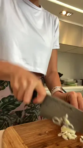 A cocinar ✨👩🏽‍🍳🧄 #cookingvideo #asmr #asmrcooking #antiguacooking #mondayrecipe #healthyfoodideas #simplerecipes