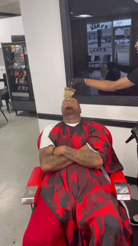 Would u pay for the cut after yo barber did this ?😂 #barbertok #tiktokfamous #haircut #fail #barber #fypシ