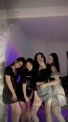 Những bông hoa chưa có chủ sở hữu 😂🙄🤫 #VaCaiKet #story #xuhuongtiktok #haihuoc #trend #funnyy #cap