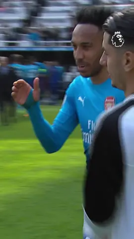 What’s worse than a failed high 🖐? 😫 #PremierLeague #PL #Aubameyang #Arsenal