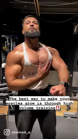 Training to build muscle is most effective when lifting heavy but with high reps! #Fitness #gym #fy #natural #fitnesstips #pump #chestday