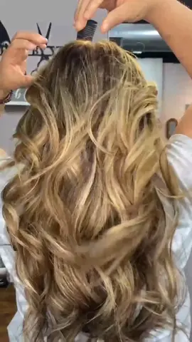 @yazguzman96 #haircolor #foryoupage #hairstyle #hair mi sobrina es una buenasa 😘👌
