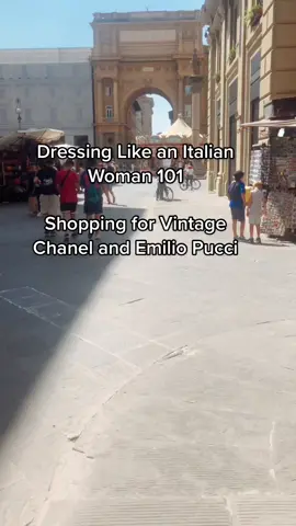 €980 for vintage Chanel and €180 for vintage Emilio Pucci. Love it or leave it?? #italianfashion #florenceitaly