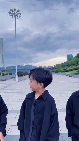 最近有点上头😂#三胞胎 #我要上热门 #人类幼崽到底有多可爱 #人类高质量男性