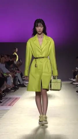 #SoraChoi x #Versace ss19 | #Runway #fashion #model #catwalk #fyp
