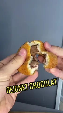 BEIGNET CHOCOLAT en 3 minutes ! 🍫 Alors tu connaissais ? Dis moi tout ça en commentaire et partage la recette à tes amis ! 👨‍🍳👍