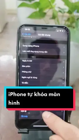 Trả lời @nguyenhoanglong1804 iphone tự khóa màn hình #thànhpleiku