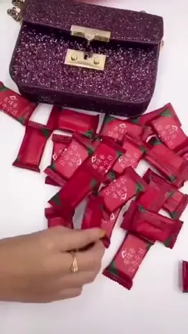 This portable towel is very convenient to bring when traveling.#usefull #foryou #makeup