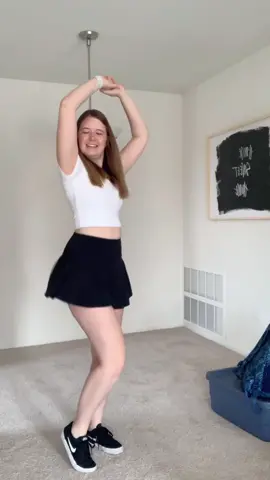 I could do this dance forever 😍✨ #WelcomeBack #ChiliDogYumPlz #LiveFlowSweatDuet #fancylike #fyp #foryoupage #blogger
