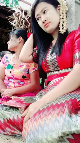 လူတောထဲမို့ခိုးရိုက်ရတယ်😆😆