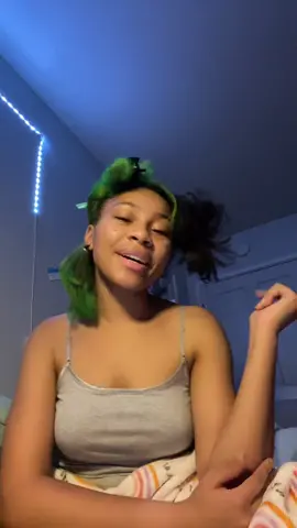Please donate to my go fund me🥺! Link in bio 💕thank you#WelcomeBack#ChiliDogYumPlz#LiveFlowSweatDuet#neongreenhair#hairtransformation#4upage#4u#xyz