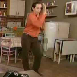 танец ашота подойдет под любую песню. Разбирайте #ашот #универ #танец #кузя #2007 #танцы #хит #блинблинский