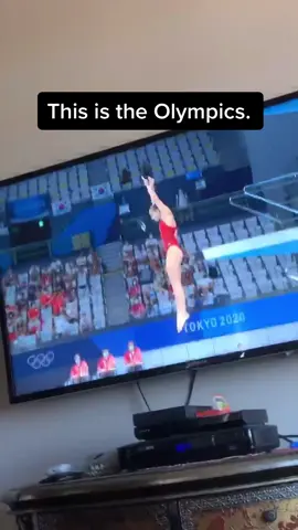 How does this even happen 😭 #funny #fail #olympics #diving @isabel.madeleine #shoutoutot