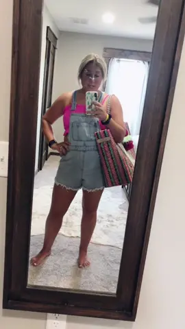 💗 #beachbag #SqueezedDeCitron #obsessed #bohovibes #bohowestern #morganwallen #youproof #foryou #poolday #poolbag #WelcomeBack