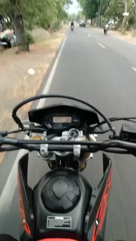 Balas @nafaaandani23 sabii lah aman buat SW.. #fypシ #viral #foryou #crf #crf150l #100JutaPelangganJNT #crf150supermoto