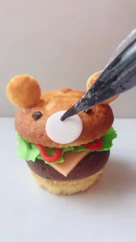 Reply to @kk_22diamonds Who’s gonna win LOVE ISLAND this year? ❤️🐻 #cupcake #cakedecorating #cakevideo #bear #fooddecoration #cakeart