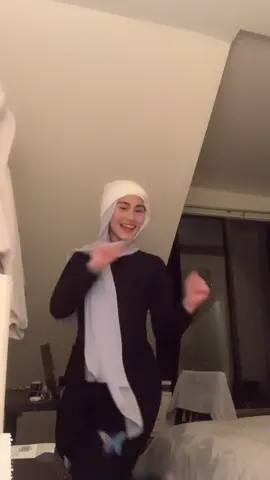 TW: hijabi moving 🙄and woahhh not the 🧦 dc: @David Vo